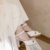Salomé en cuir blanc et paillettes or blond