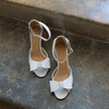 Sandale Charlotte en cuir lisse blanc et  fines paillettes blanches