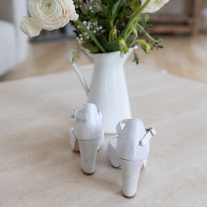 Salomé brides croisées cuir lisse blanc et paillettes