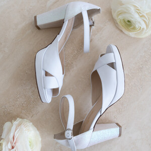 Salomé brides croisées cuir lisse blanc et paillettes