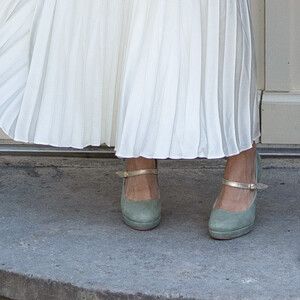 Escarpin plateforme en velours vert sauge et champagne