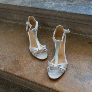 Sandale Chloé en irisé ivoire et fines paillettes argent