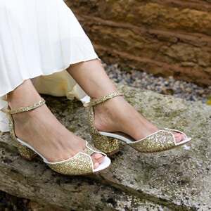 Sandale à talons dorée