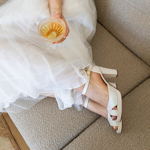 Salomé en fines paillettes et cuir lisse blancs