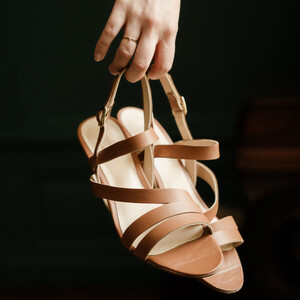 Sandale en cuir lisse marron