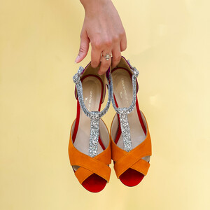 Sandale multicolore avec petit talon