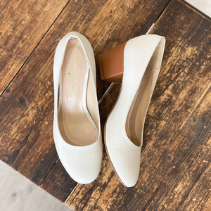 escarpin petit talon blanc et marron