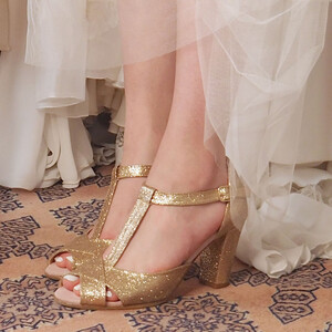 Sandale dorée mariée