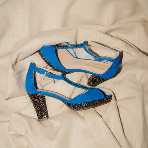 Charlotte plateforme en velours bleu électrique, glitter multicolore