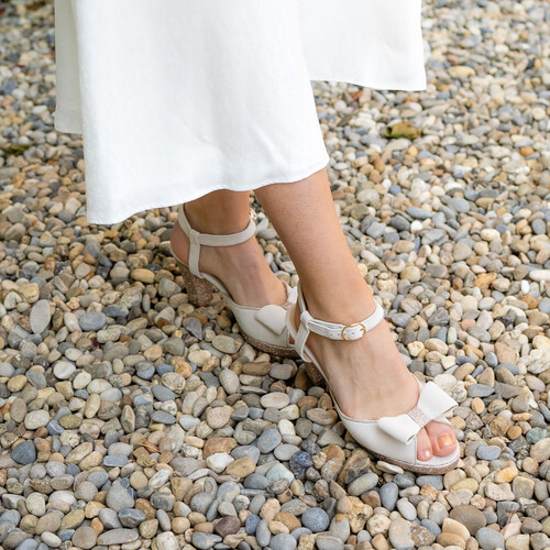 Sandale Charlotte à plateforme en velours blanc cassé et fines paillettes or blond