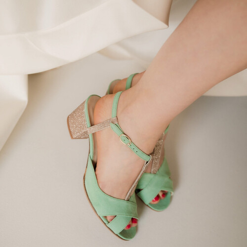 Salomé en velours menthe et fine paillette or blond sandale ouverte verte et paillette dorée