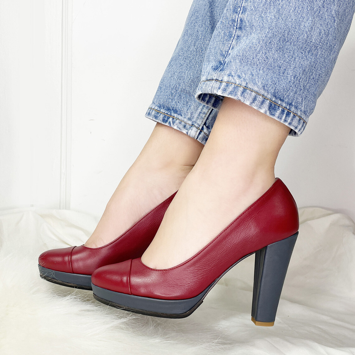Burgundy platform pump 