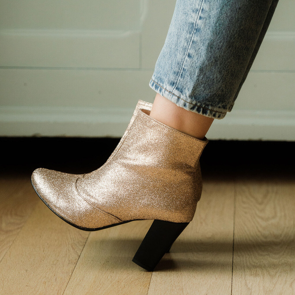 Bottines à paillettes dorées